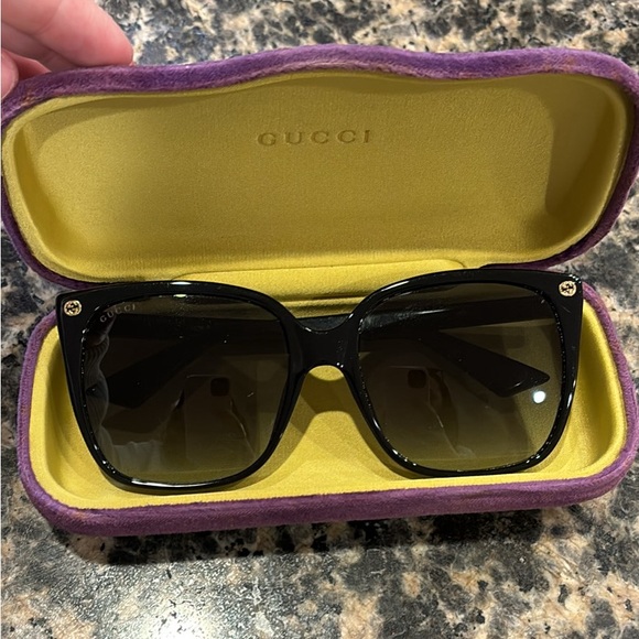 AUTHENTIC GUCCI SUNGLASSESS - Picture 1 of 4